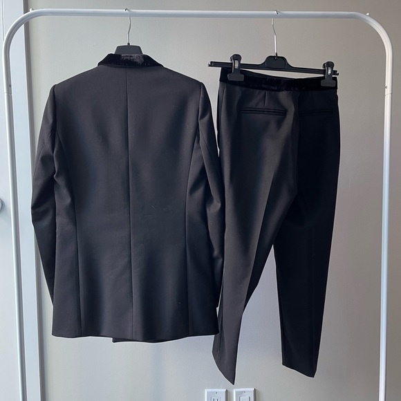 ❌SOLD❌Sandro Tuxe trousers w/ blazer sold separately. T34 black. - Picture 2 of 4